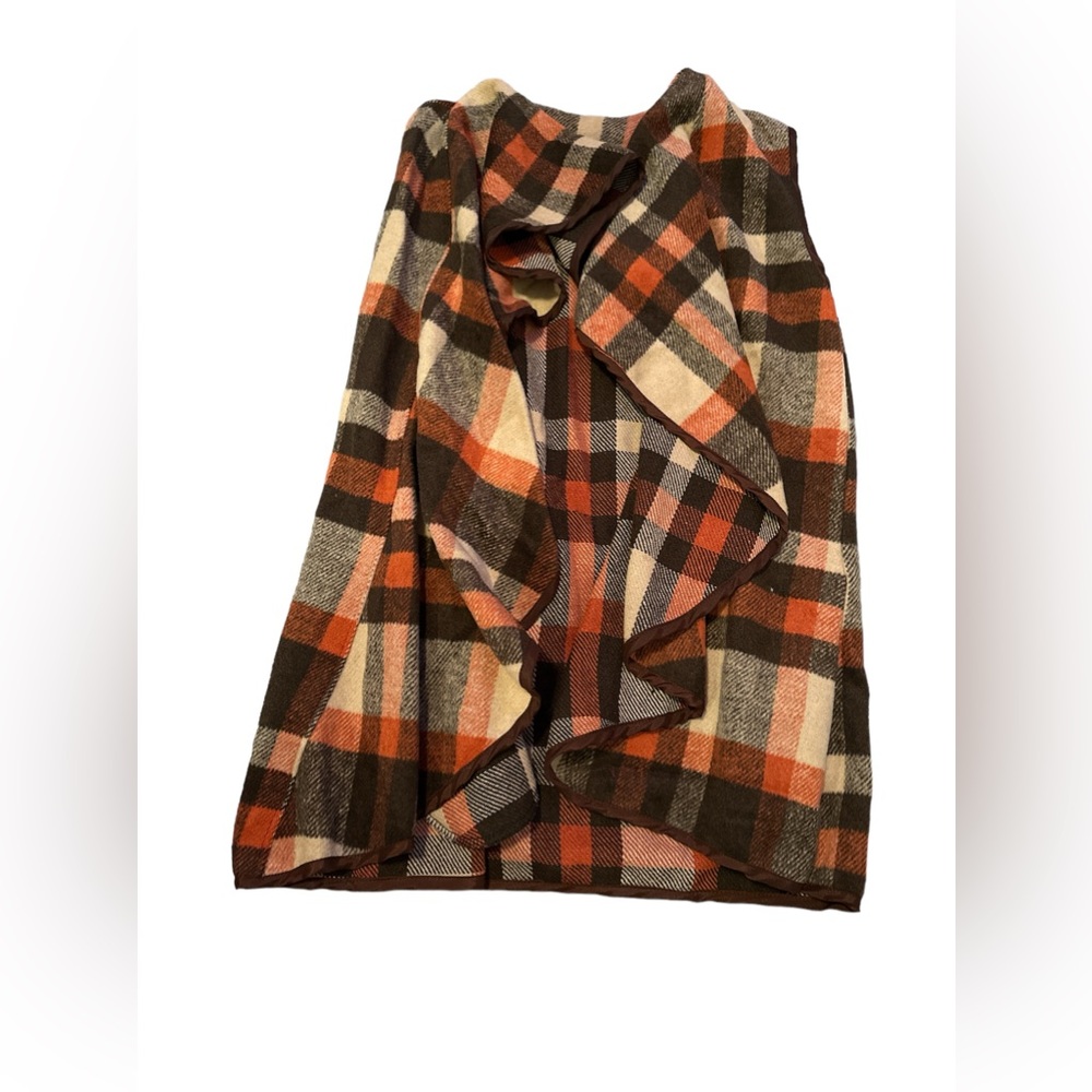 Large vest for plain color shirt
